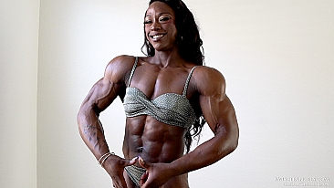 Sheronica Henton ​MuscleAngels.com